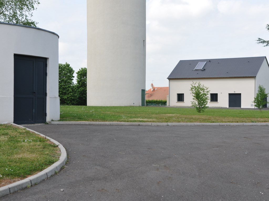 batiment industriel - construction usine traitement eau potable à Beaugency (démolition ancien château d'eau, réalisation nouvelle station de pompage clos et couvert) loiret