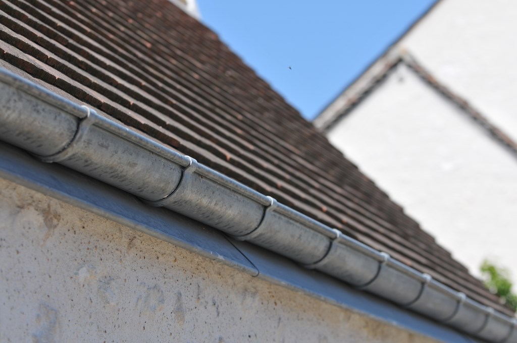 Réparation toiture, inspection de couverture à Beaugency, Loiret. Réfection de toiture (réparation charpente, réparation des tuiles et gouttières)
