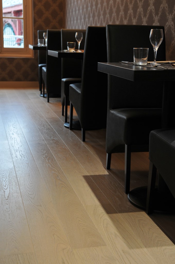 Pose de parquet, aménagement de combles et d'une salle de restaurant - Pose de parquet à Beaugency