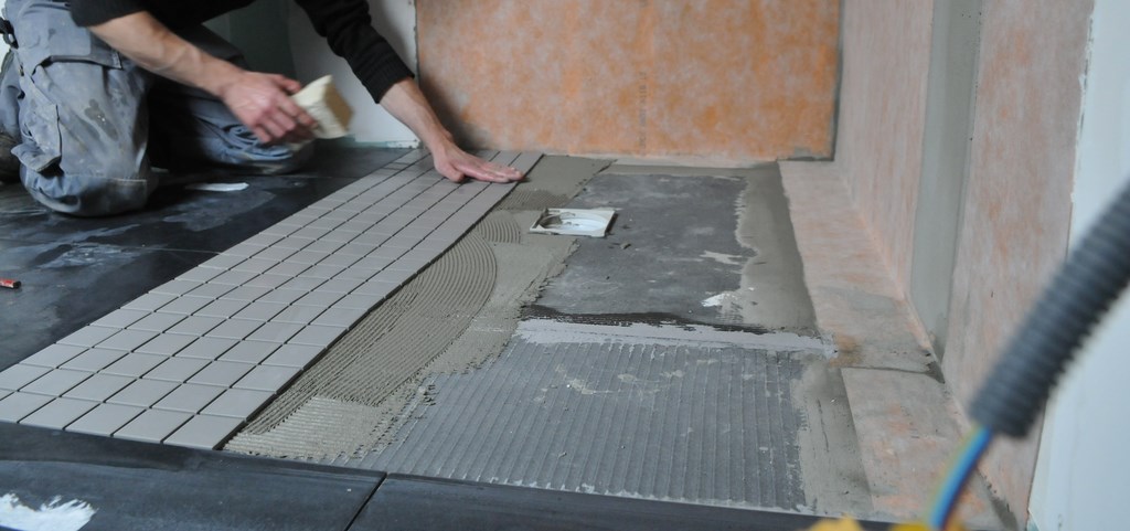 Création douche à l'italienne dans une salle de bains (pose de carrelage et faïence) - Beaugency - Loiret