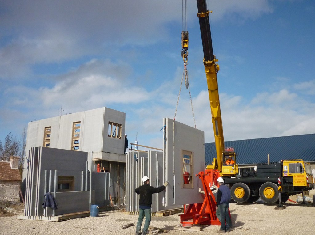 Construction de batiment de bureaux - maçonnerie industrielle - murs en béton armé préfabriqués - Beaugency, Loiret 45