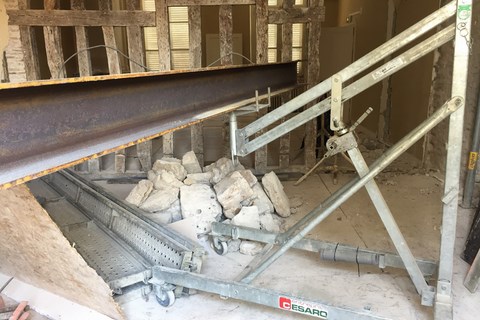 Percement dans un mur porteur en béton armé avec mise en place d'un linteau profilé HEA