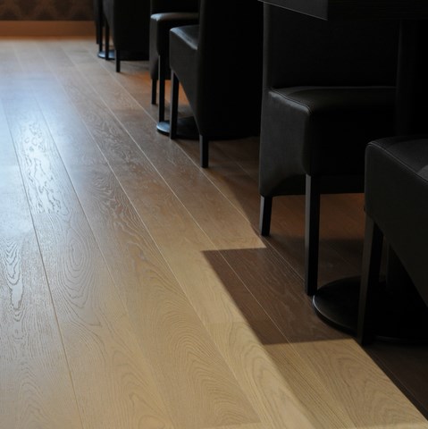 Pose de parquet, aménagement de combles et d'une salle de restaurant - Pose de parquet à Beaugency