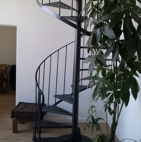 Rénovation, aménagement de maison, pose escalier colimaçon (Loiret 45)